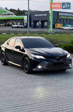 Седан Toyota Camry 2019 в Харькове