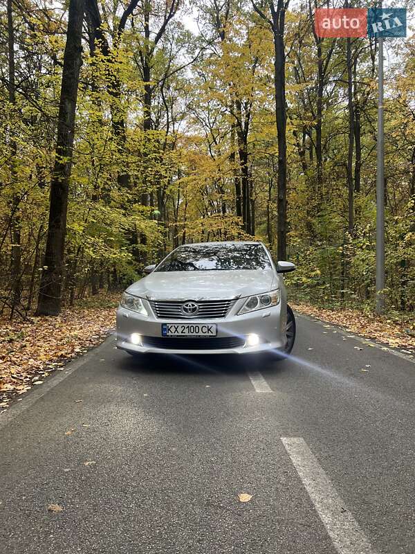 Седан Toyota Camry 2011 в Харкові