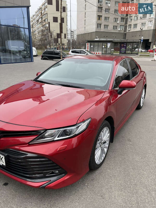 Седан Toyota Camry 2018 в Львові