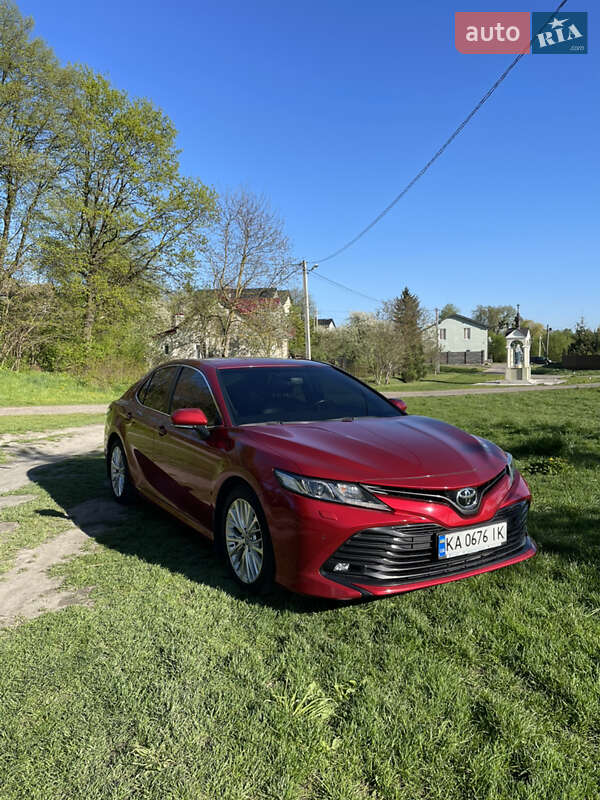 Седан Toyota Camry 2018 в Львові