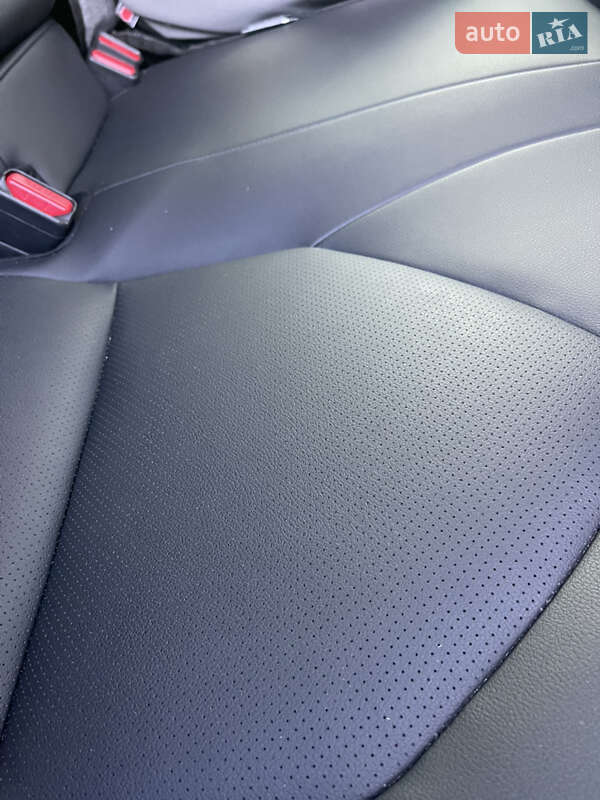 Седан Toyota Camry 2018 в Львові