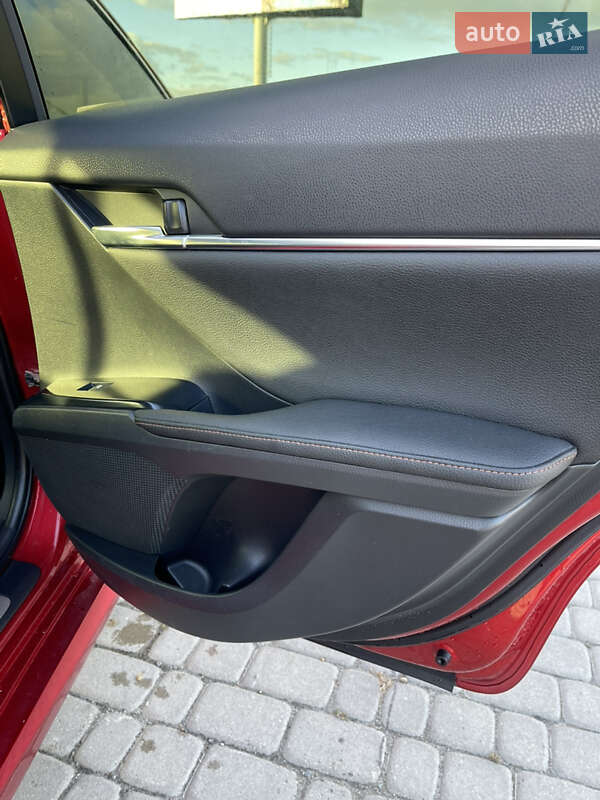 Седан Toyota Camry 2018 в Львові