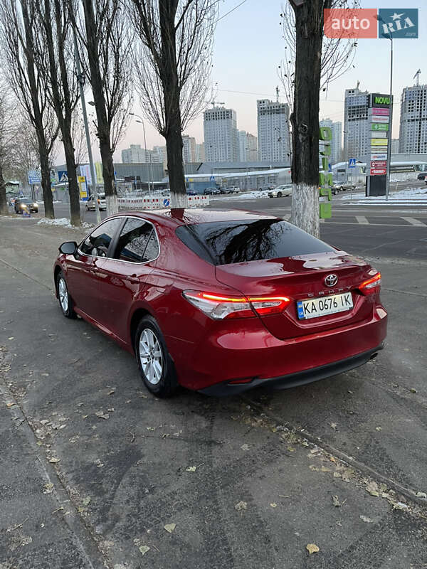 Седан Toyota Camry 2018 в Львові