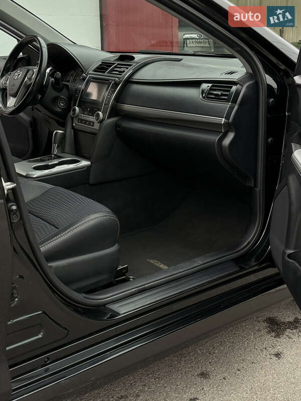 Седан Toyota Camry 2013 в Вишгороді