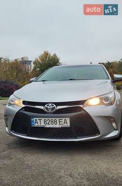 Седан Toyota Camry 2016 в Киеве