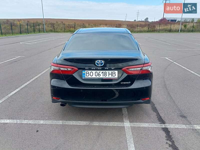 Седан Toyota Camry 2021 в Ровно