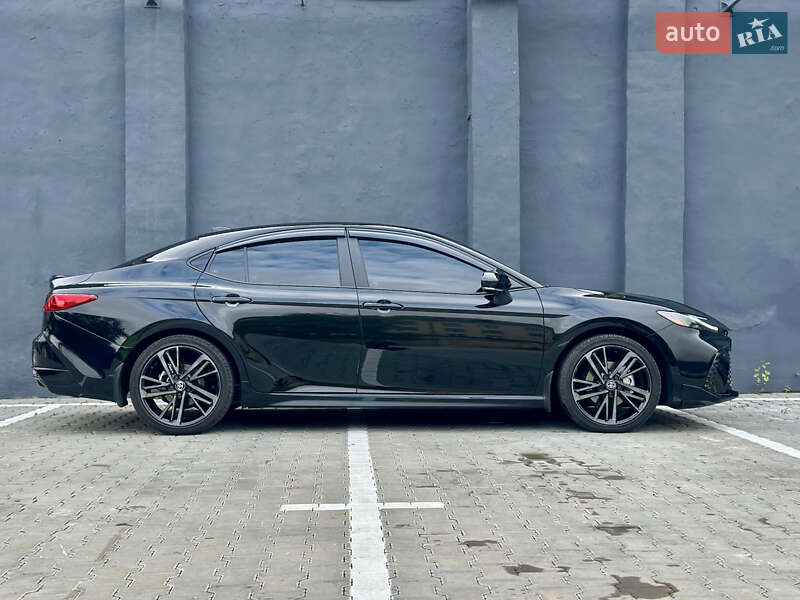 Седан Toyota Camry 2024 в Києві