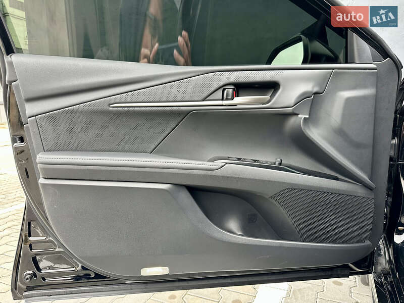 Седан Toyota Camry 2024 в Києві