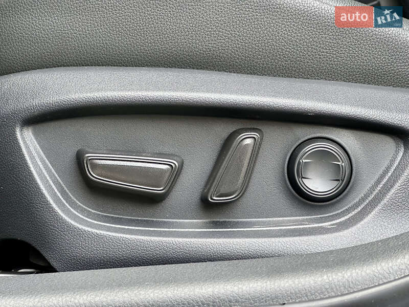 Седан Toyota Camry 2024 в Києві