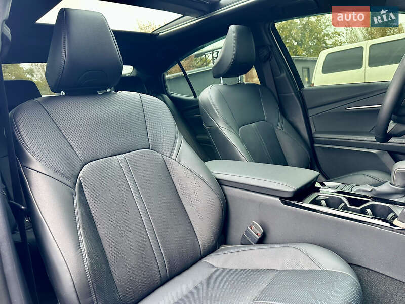 Седан Toyota Camry 2024 в Києві