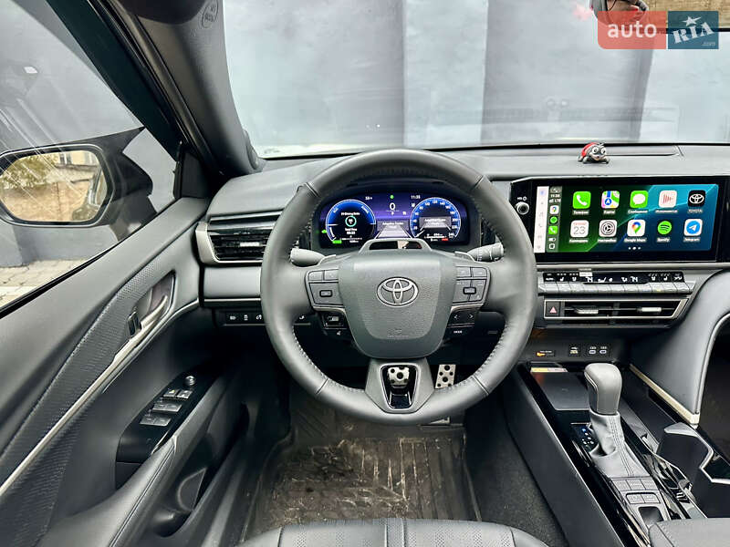 Седан Toyota Camry 2024 в Києві