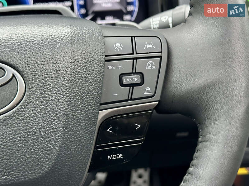 Седан Toyota Camry 2024 в Києві