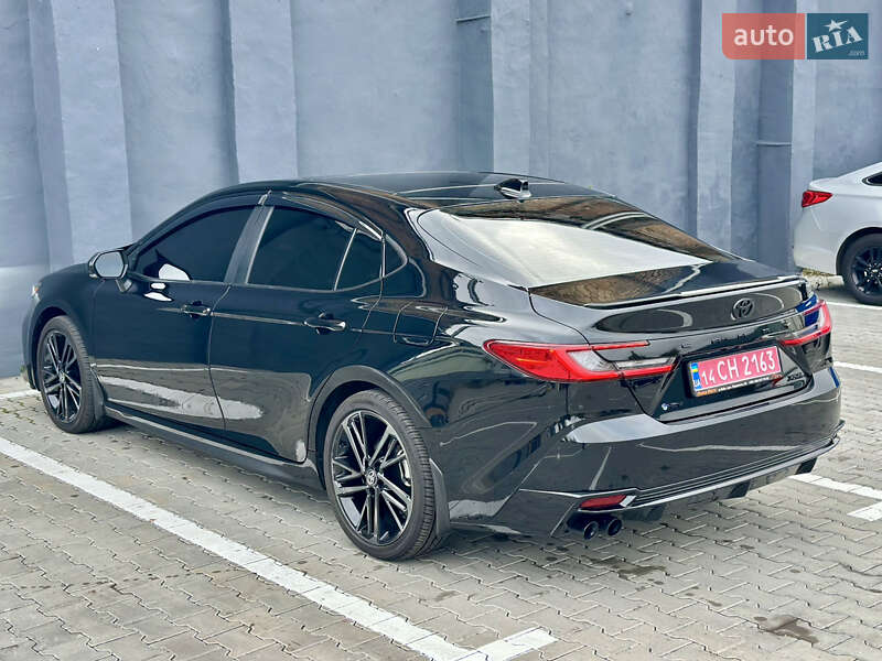 Седан Toyota Camry 2024 в Києві