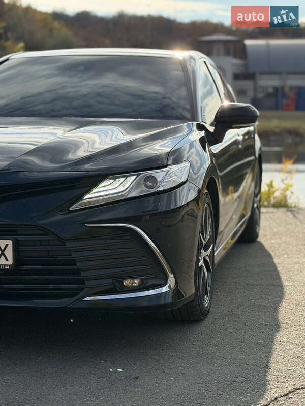 Седан Toyota Camry 2022 в Днепре