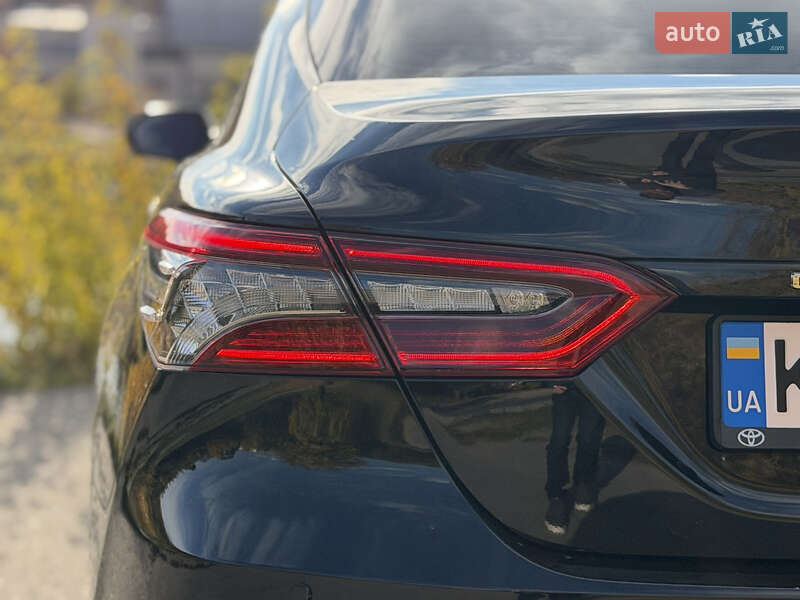 Седан Toyota Camry 2022 в Днепре