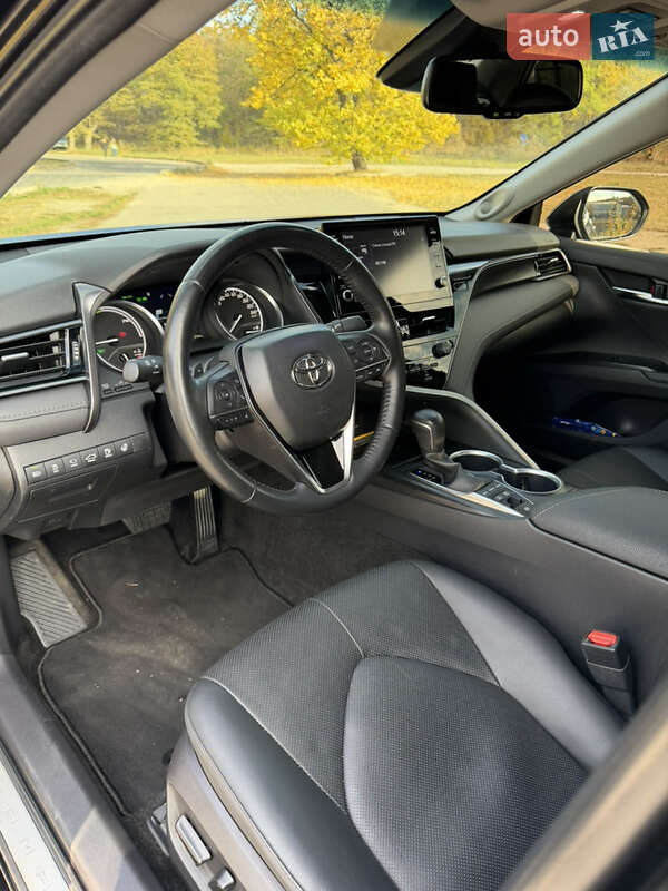 Седан Toyota Camry 2022 в Днепре