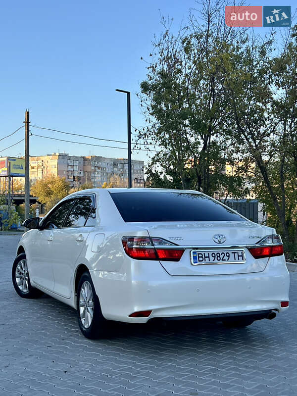 Седан Toyota Camry 2015 в Кропивницком