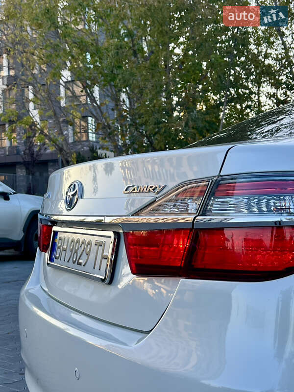 Седан Toyota Camry 2015 в Кропивницком