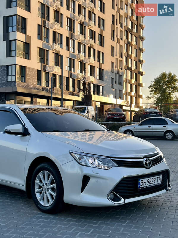 Седан Toyota Camry 2015 в Кропивницком
