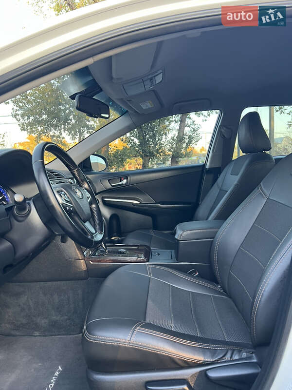 Седан Toyota Camry 2015 в Кропивницком