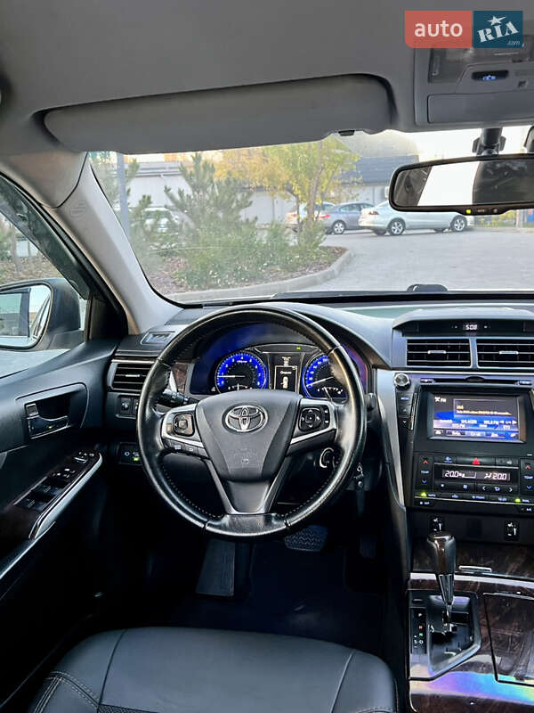 Седан Toyota Camry 2015 в Кропивницком