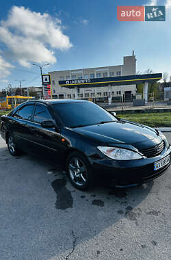 Седан Toyota Camry 2004 в  фото 3 Седан Toyota Camry 2004 в