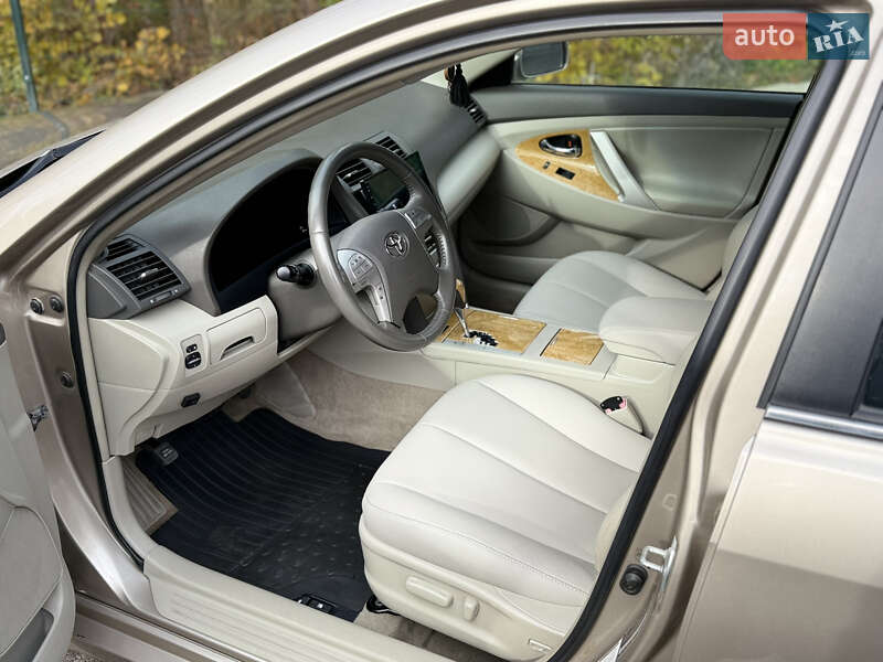 Седан Toyota Camry 2007 в Киеве