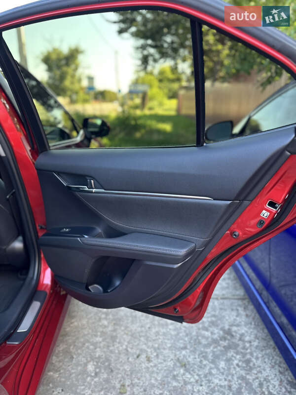 Седан Toyota Camry 2018 в Києві