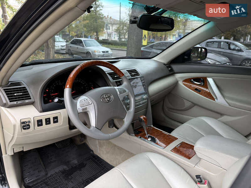 Седан Toyota Camry 2008 в Николаеве