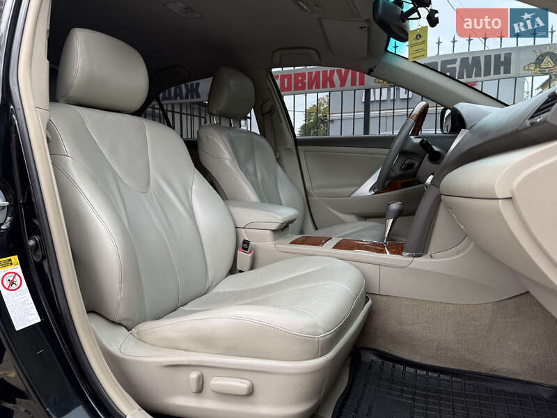 Седан Toyota Camry 2008 в Николаеве