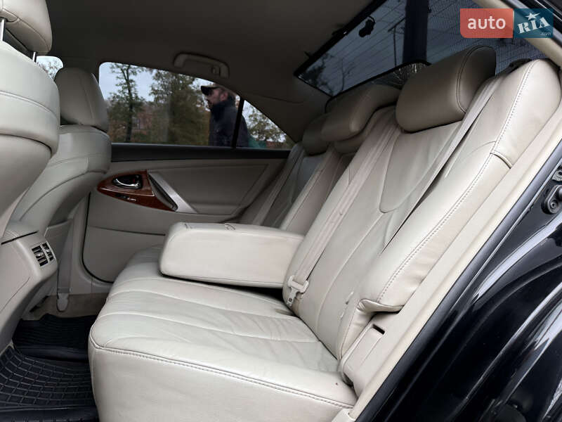 Седан Toyota Camry 2008 в Николаеве