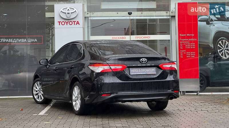 Седан Toyota Camry 2019 в Ужгороді