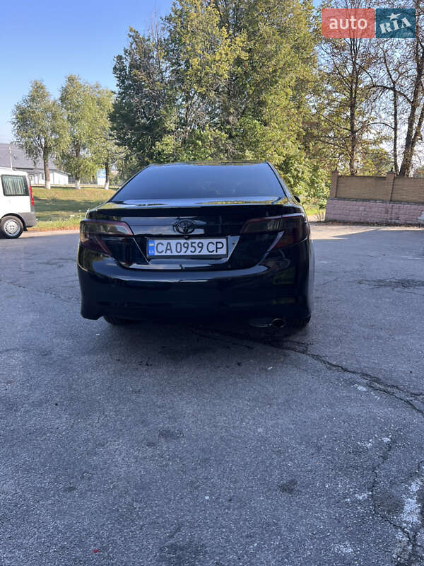 Седан Toyota Camry 2014 в Миронівці