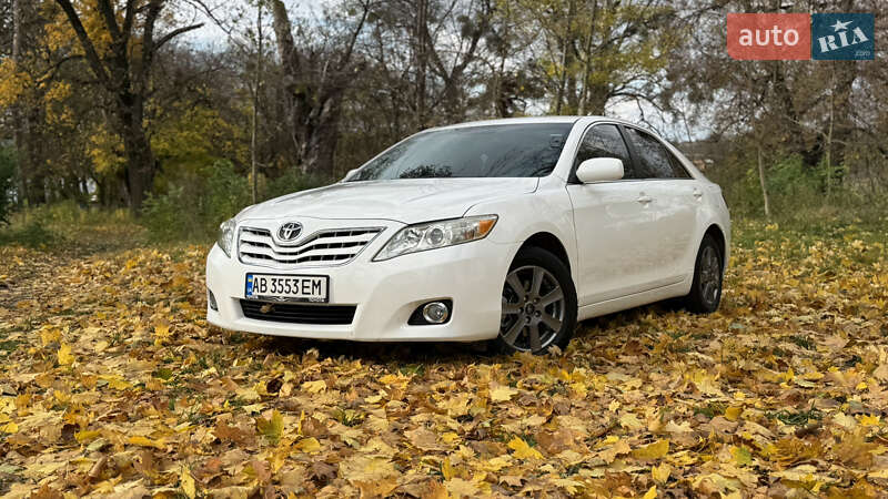 Седан Toyota Camry 2011 в Виннице