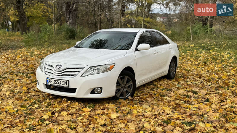 Седан Toyota Camry 2011 в Виннице