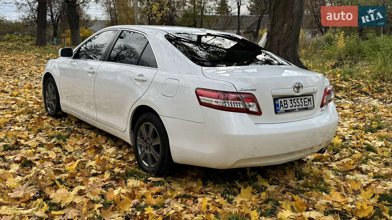 Седан Toyota Camry 2011 в Виннице