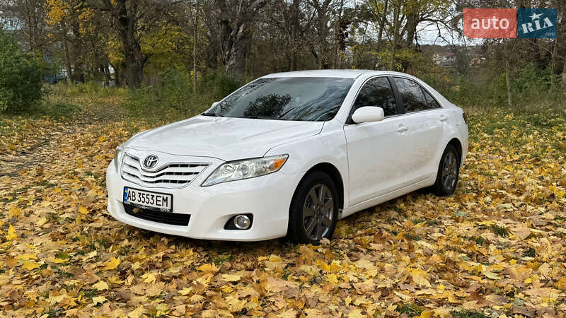 Седан Toyota Camry 2011 в Виннице