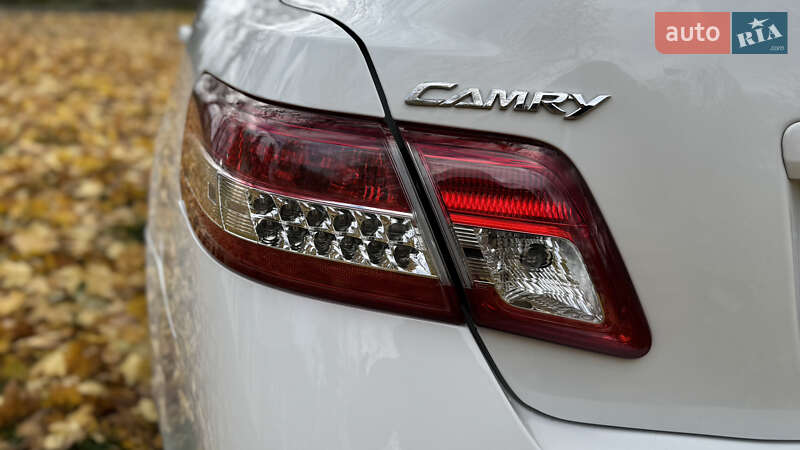 Седан Toyota Camry 2011 в Виннице