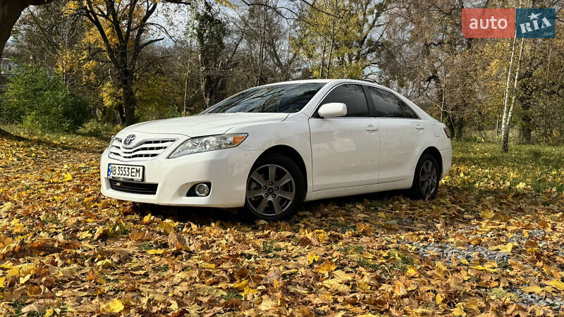 Седан Toyota Camry 2011 в Виннице