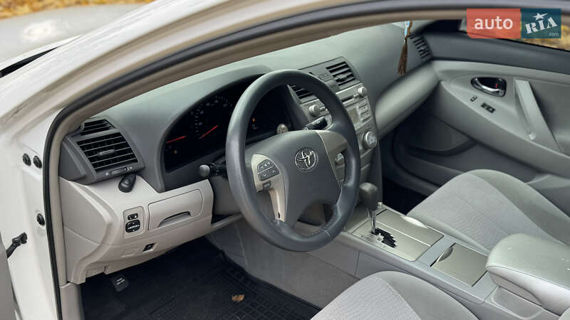 Седан Toyota Camry 2011 в Виннице