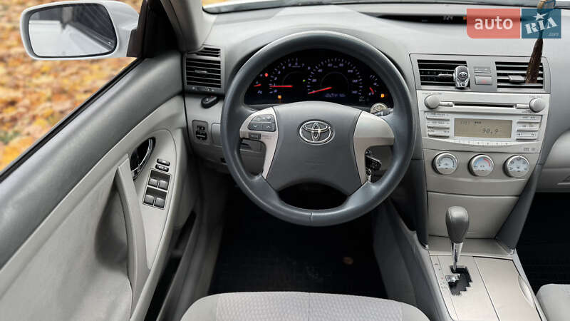 Седан Toyota Camry 2011 в Виннице