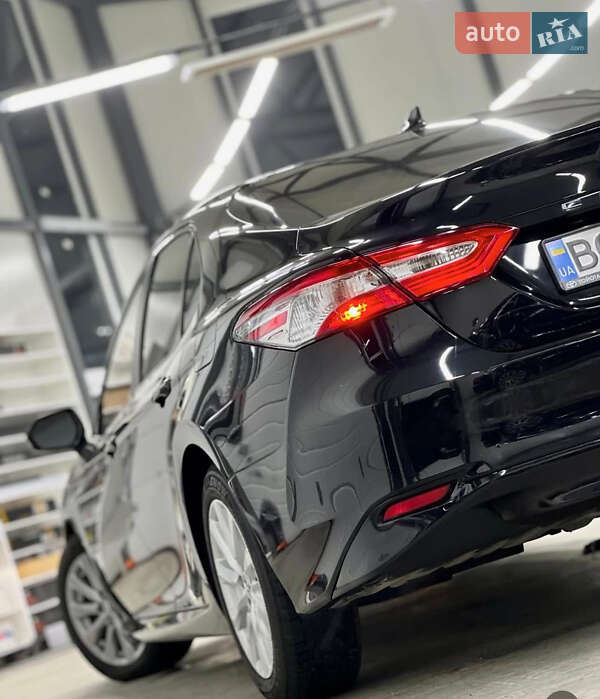 Седан Toyota Camry 2019 в Жовкве