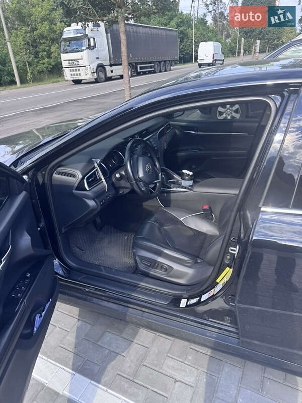 Седан Toyota Camry 2018 в Ірпені