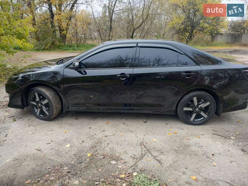 Седан Toyota Camry 2013 в Харкові