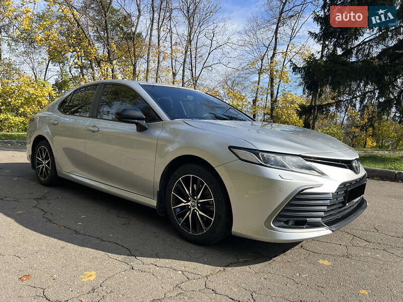 Седан Toyota Camry 2021 в 