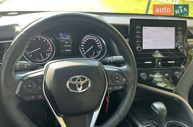 Седан Toyota Camry 2021 в 