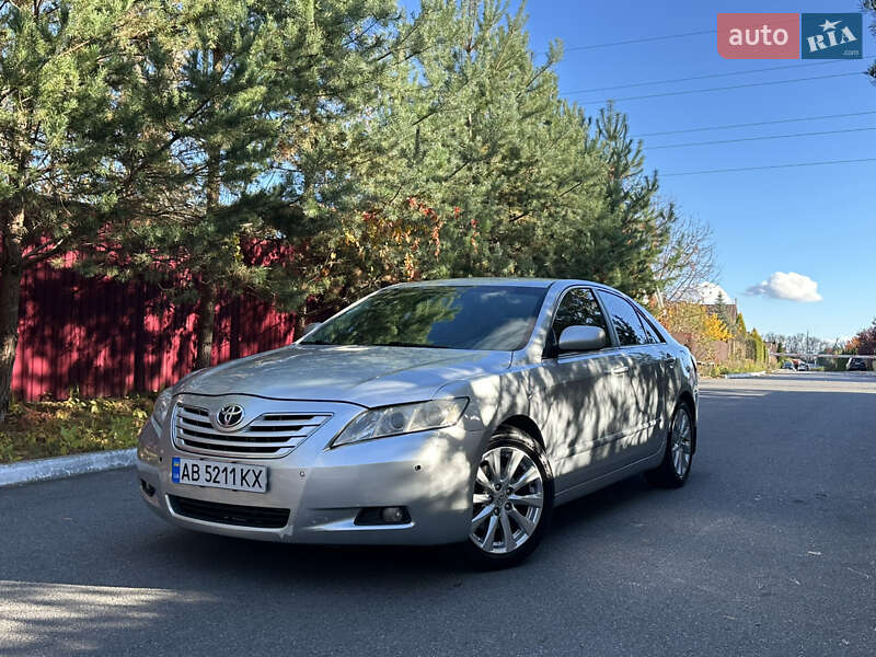 Седан Toyota Camry 2008 в Виннице