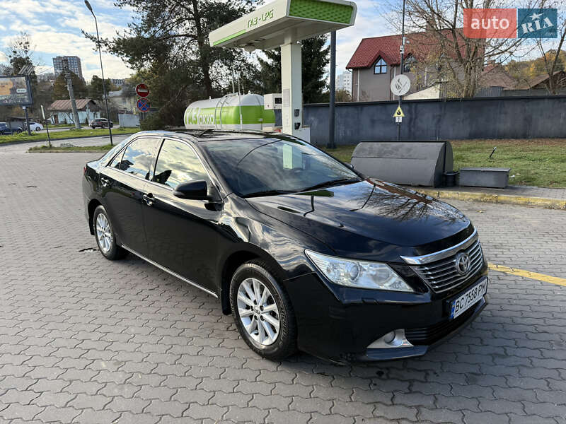 Седан Toyota Camry 2011 в Львове