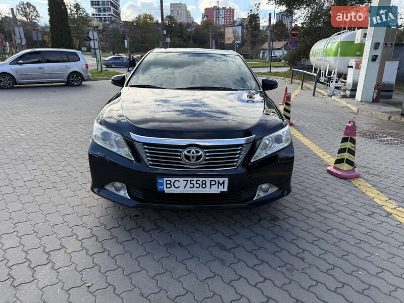 Седан Toyota Camry 2011 в Львове