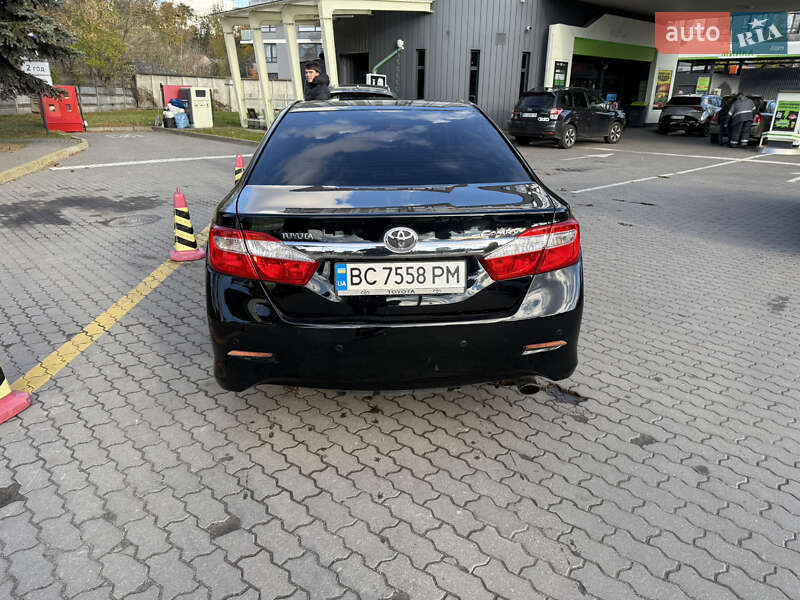 Седан Toyota Camry 2011 в Львове